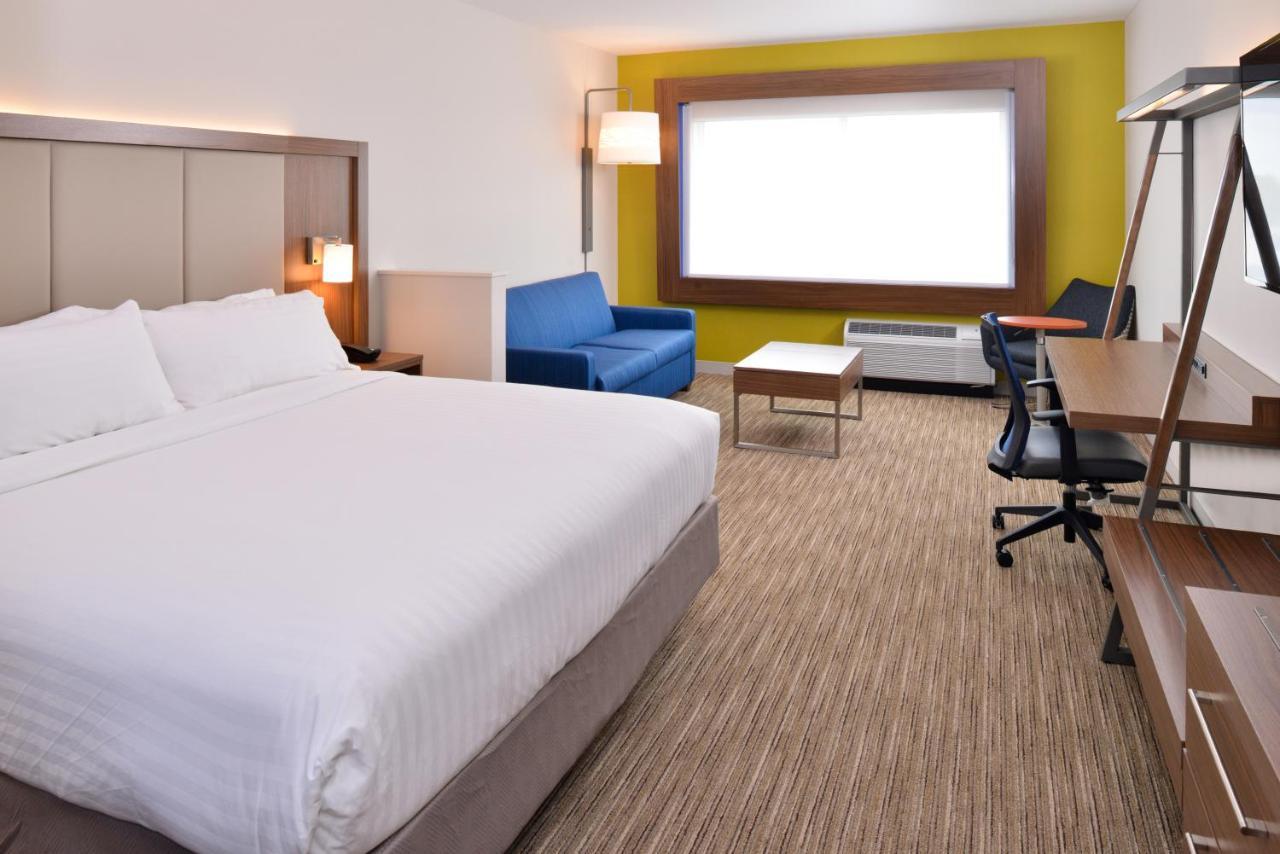 Holiday Inn Express & Suites Madison, An Ihg Hotel Экстерьер фото